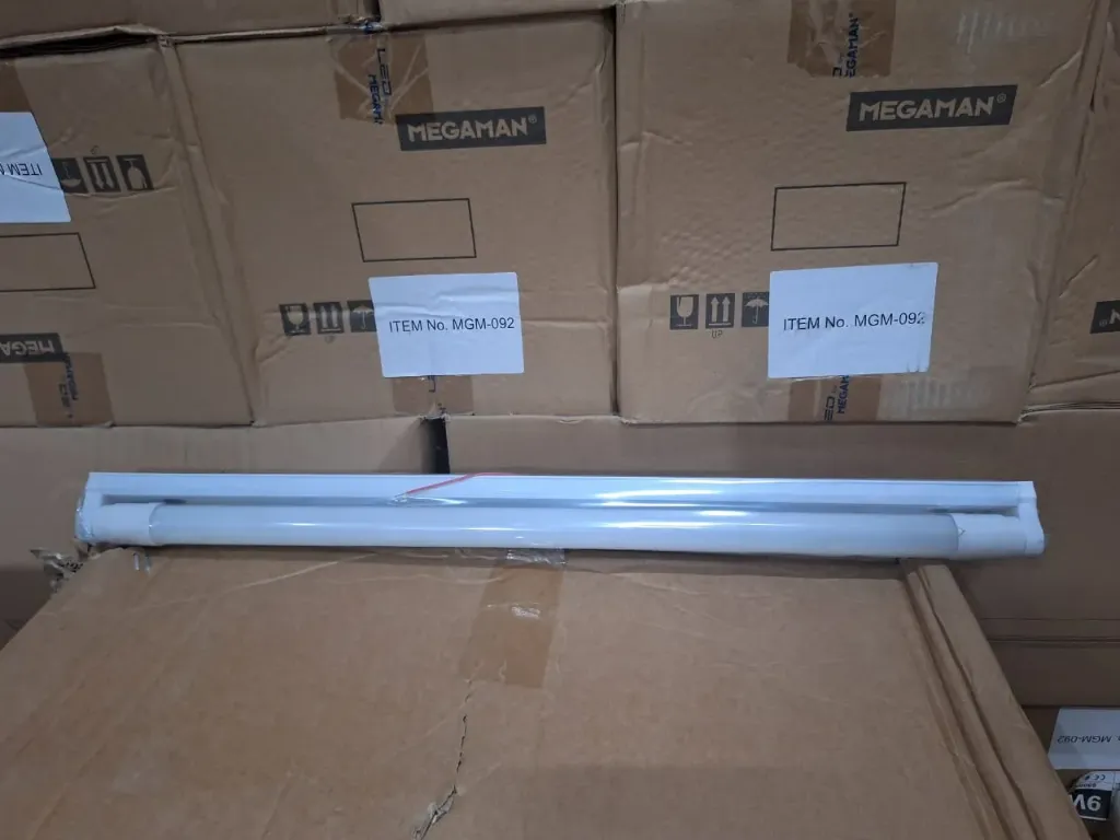 [MGM092] Reglette avec ampoule led 9w 060cm standard Megaman (20pcs/ct)