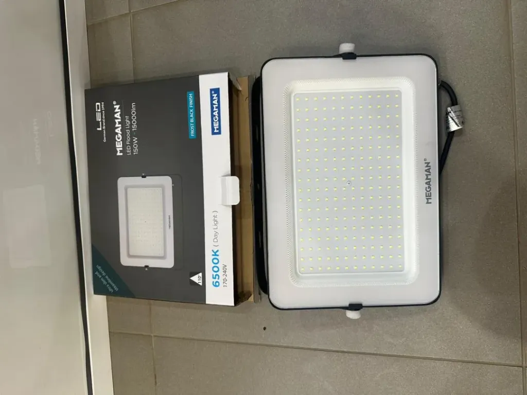 [MGM115] Projecteur led 150w 6500K Flood Megaman (6pcs/ct)