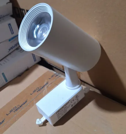 [MGM120] Spot sur rail blanc 30w 3000k Doris Megaman (20pcs/ct)